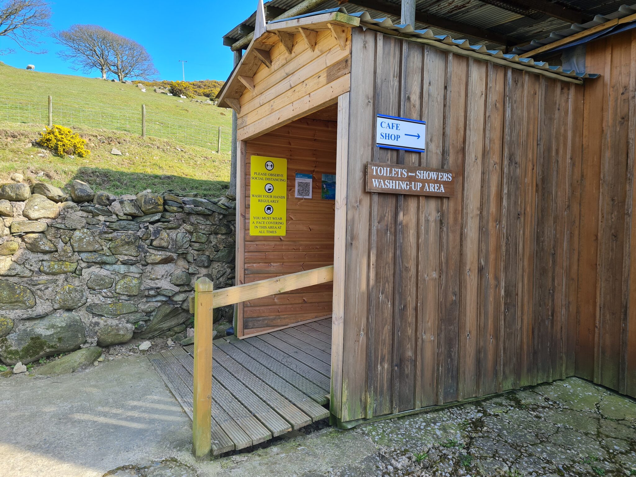 toilet-facilities-baystone-bank-farm-campsite